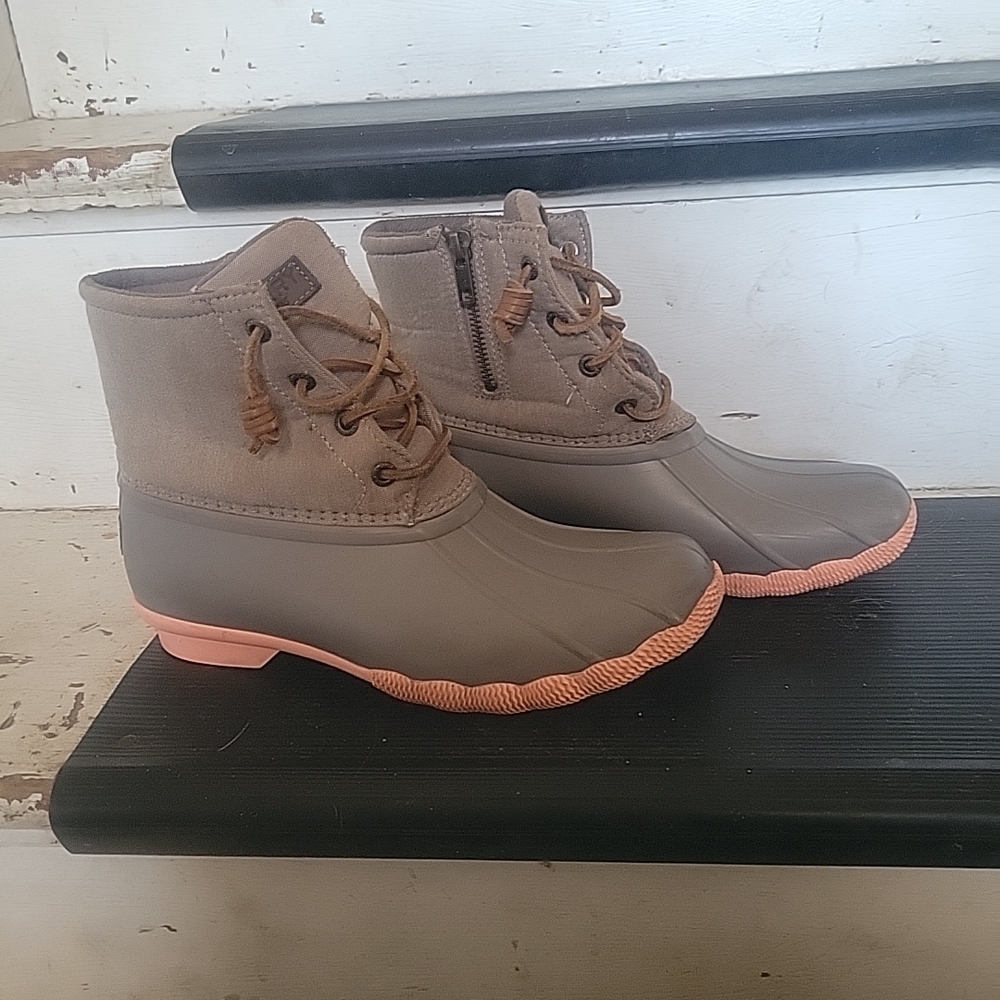Sperry Women's Taupe and Peach Winter Boots